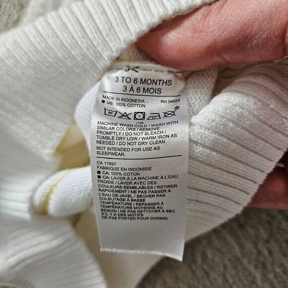 3/$15 Janie and Jack Crocheted White Baby Sweater Size 3-6 months - Picture 3 of 4